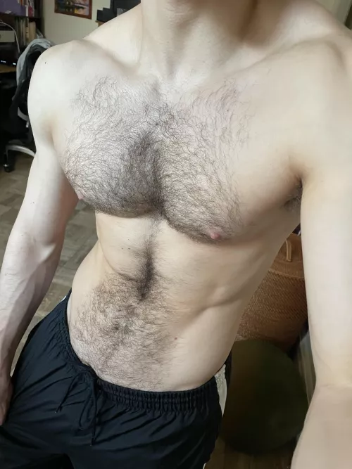 Love when someone plays with my hairy chest 😈