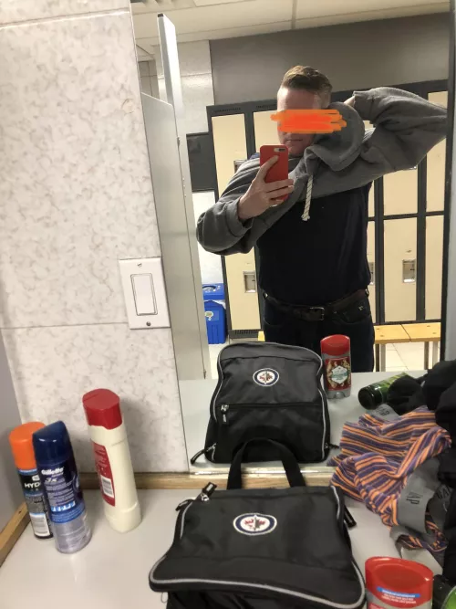 M4F. DM me. Hook up tonight. 