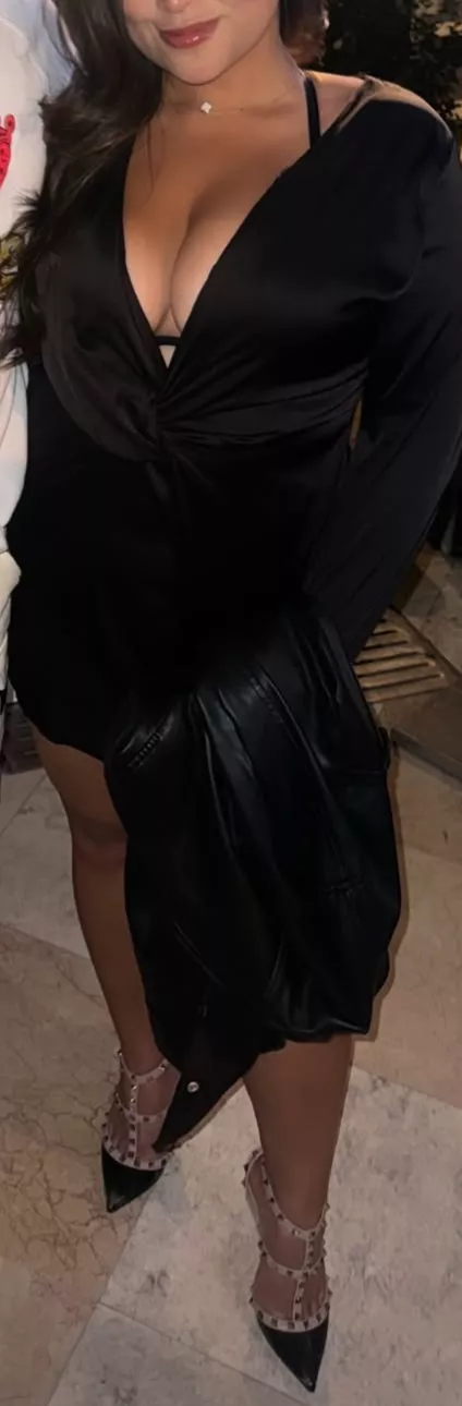 Momma was definitely getting some attention tonight.. would you approach me