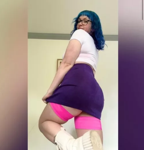 pretty in pink, pretty in purple, pretty in everything 💗💜