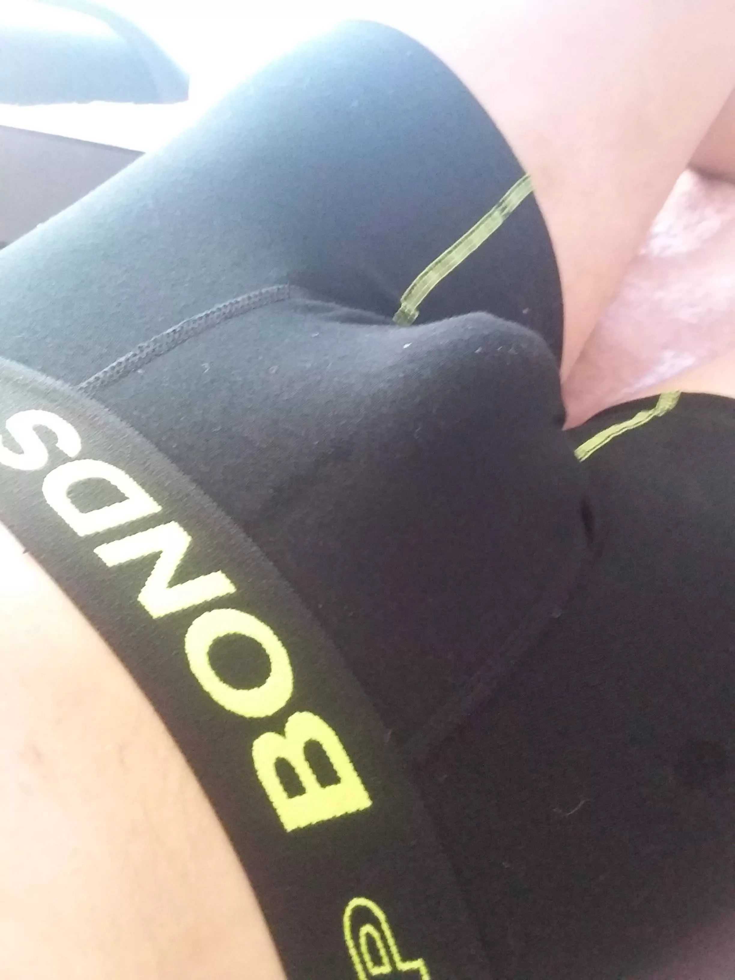 Seeking F who wants morning wood 