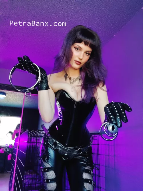 That puny thing needs to be locked up nice & tight for Goddess all of Denial December 🔐