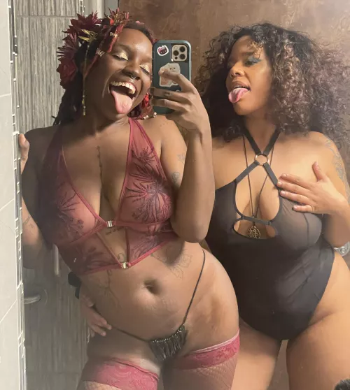 The Lesbian strippers of your dreams 