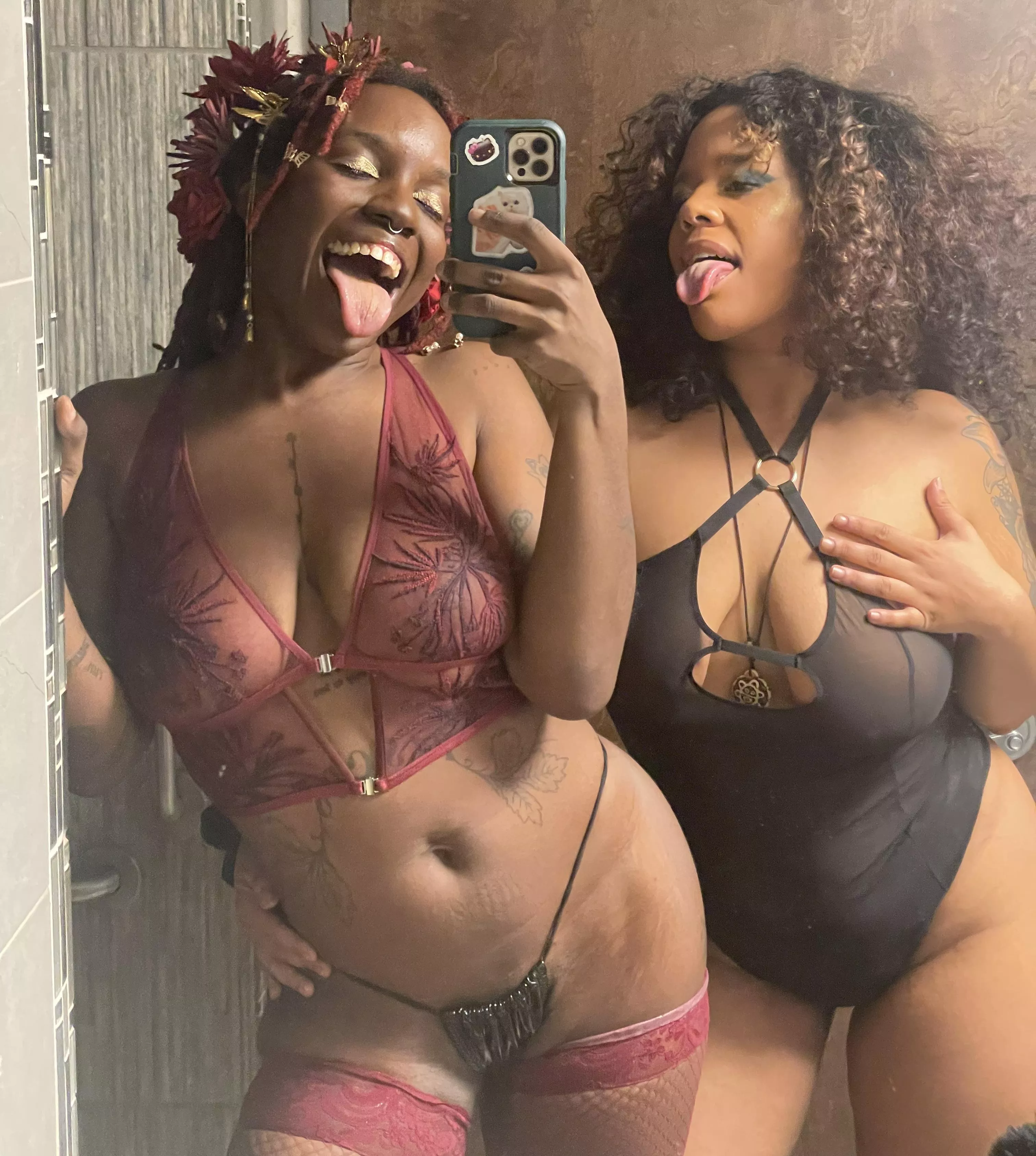 The Lesbian strippers of your dreams 