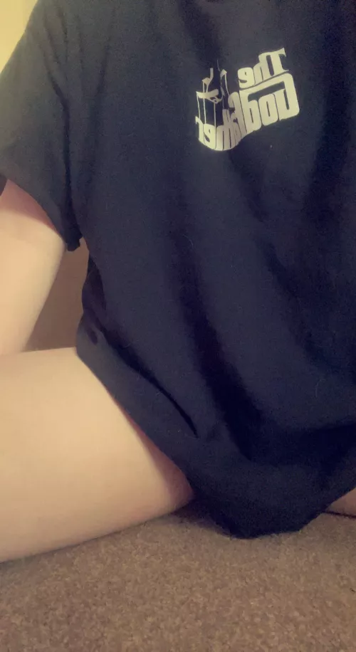 This is how I answer the door to my delivery man, you think he’s gonna grab me? 