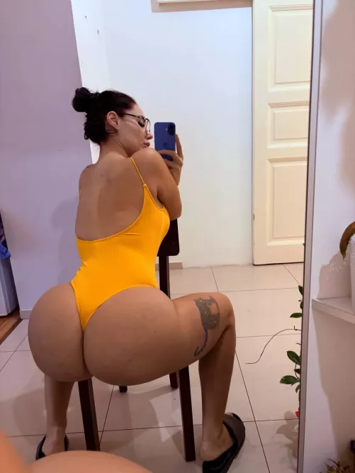 This milf ass is craving a face