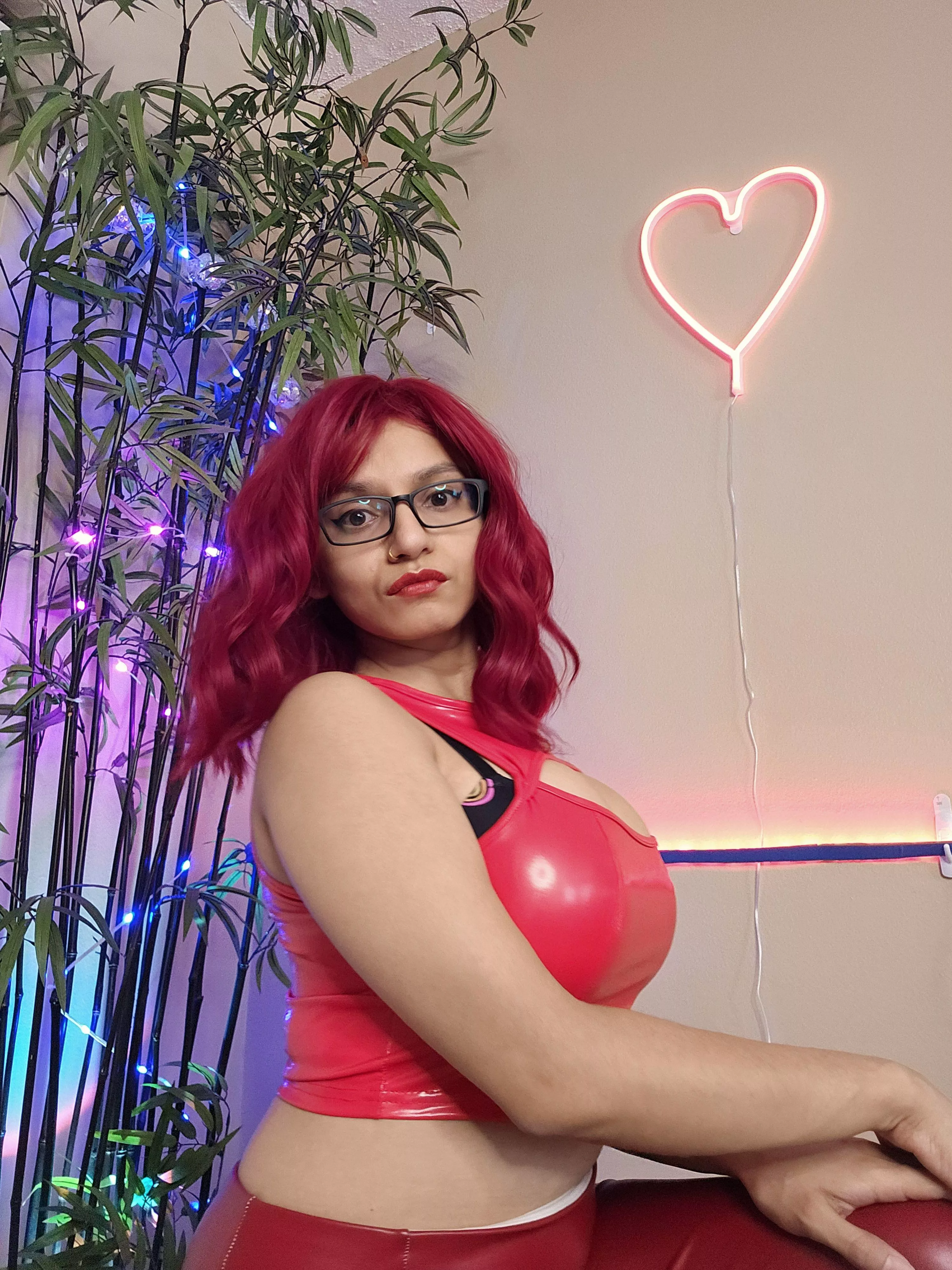 This smol alt girl needs loving too