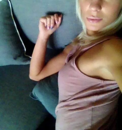 Wanna chat with me tonight?🙈 Free OF page below!👇❤️