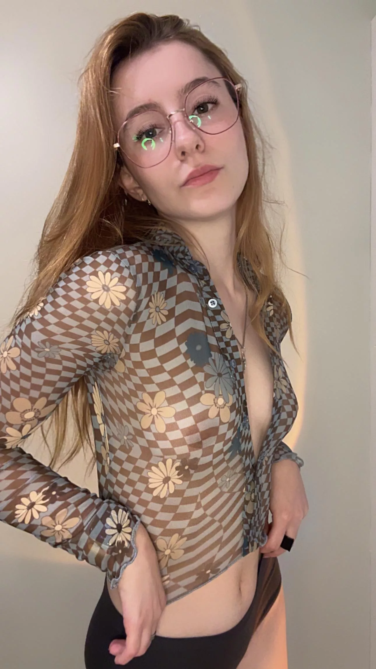 What do you think, do my black pants suit me?