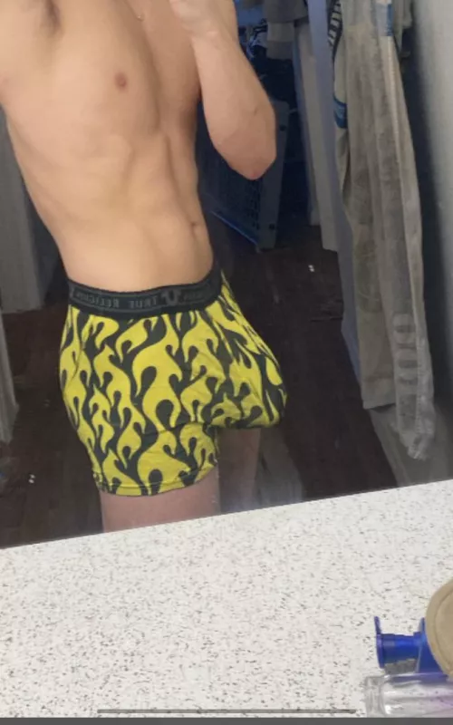 Young Bull looking for a mfm :)