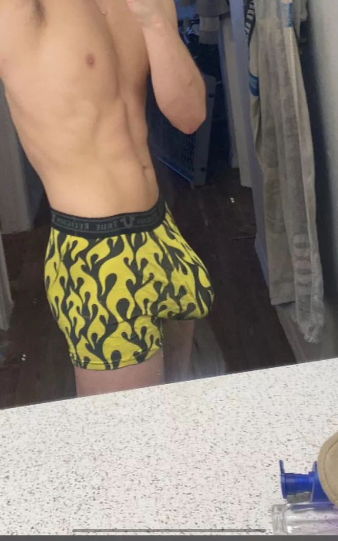 Young Bull looking for a mfm :)