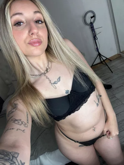 Your favourite Blonde 😘