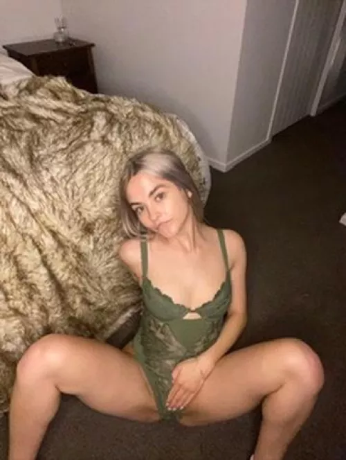 18F In BNE next week for a few nights! Looking for a hung bull/daddy that can pump me full of a few creampies while i'm there. I'm clean and can verify, hmu!! 