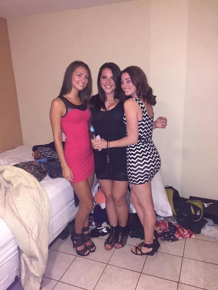 3 brunettes