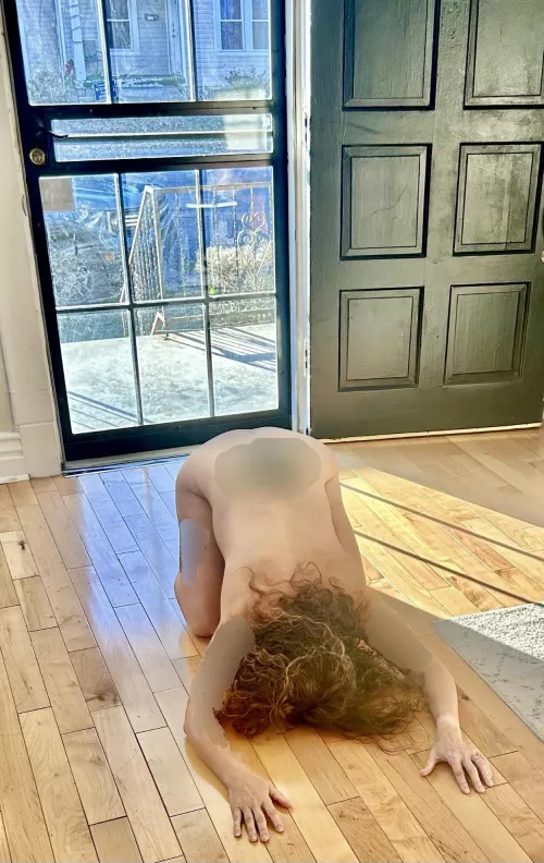 Annie (wife, 56) made herself available for the viewing pleasure of passersby…