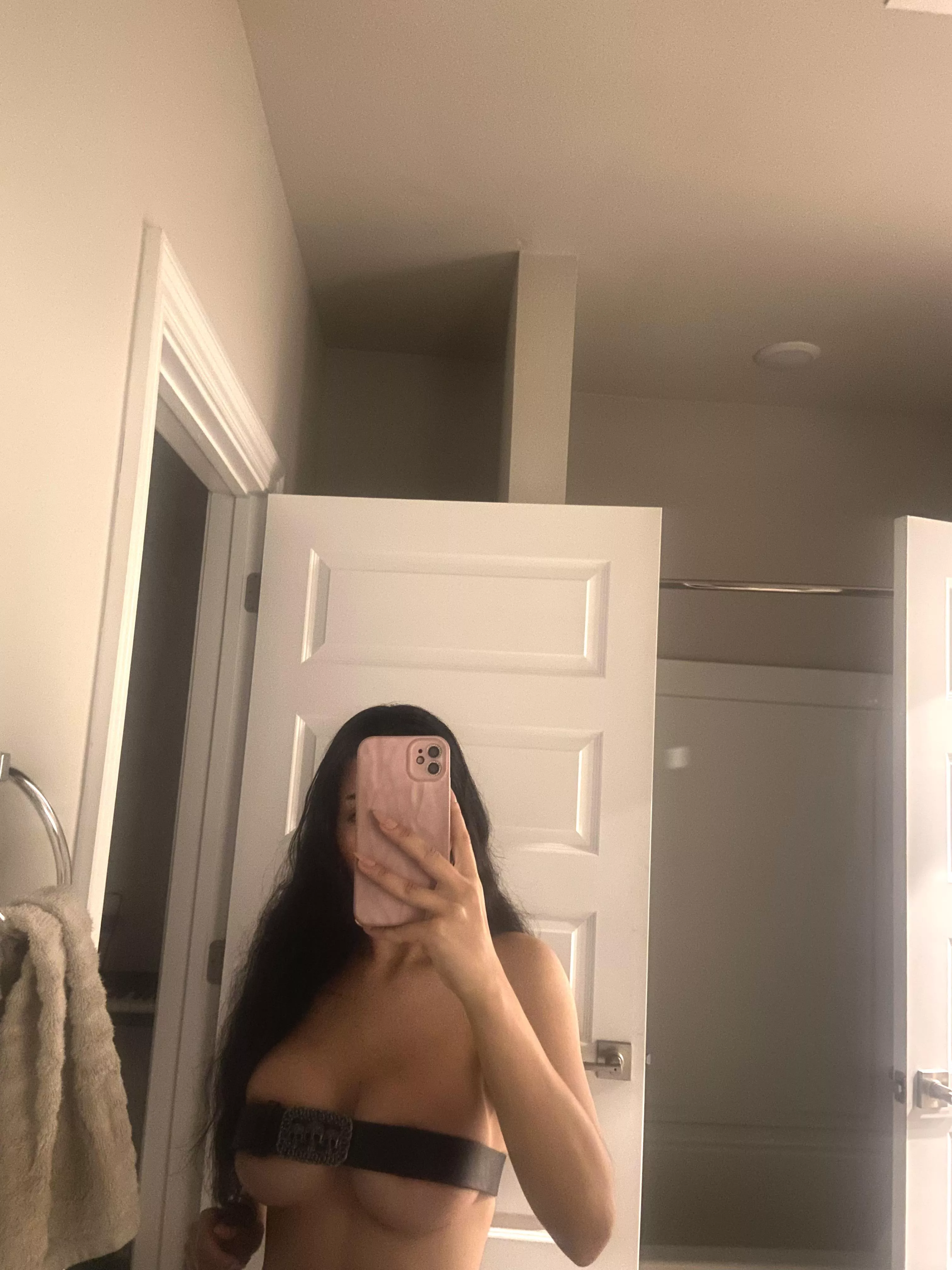 beg me to make fun of your tiny clit 😏