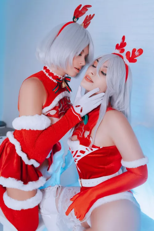 Christmas is coming! 2B and A2 cosplay by Yuna Kairi and Juk