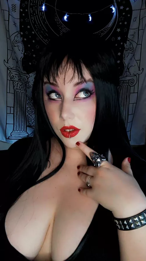 Elvira from Elvira mistress of the dark By Lilladyvodka