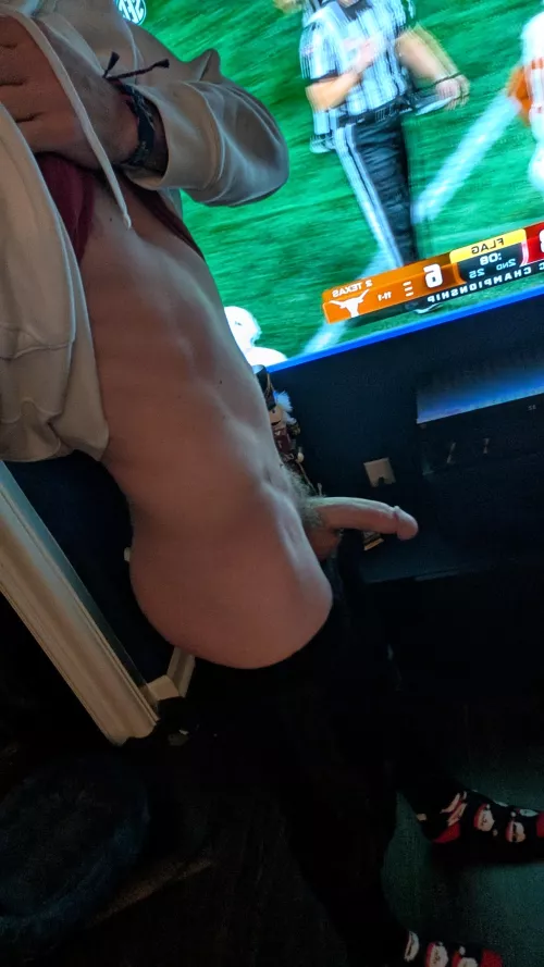 go dawgs! horns down and horny lol