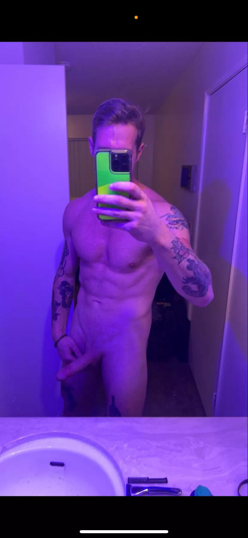 Hung bull M4F In Savannah for the next hour who needs their pussy eaten and filled?