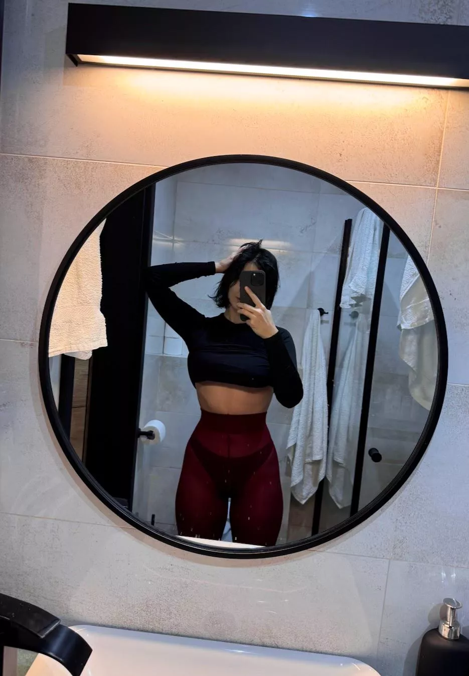 I look good in red tights [F]