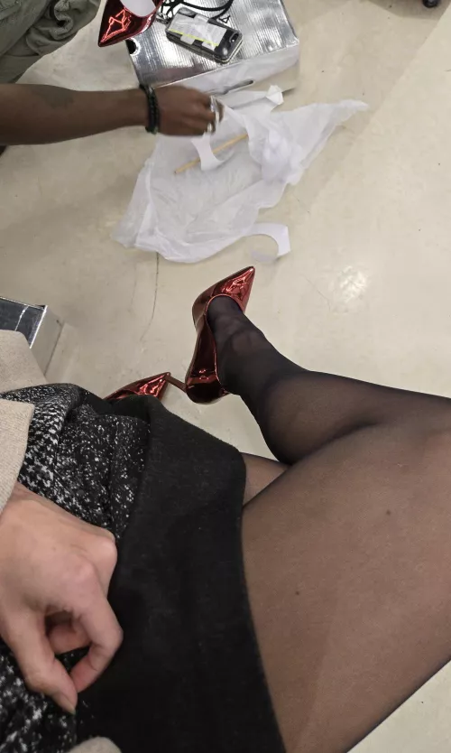 I wonder why the shop assistant was dropping everything..