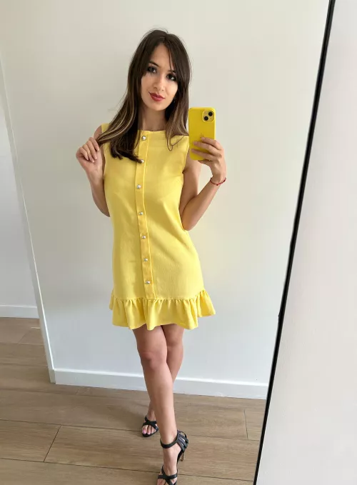 If you want to see me without that boring yellow dress, let me know ;)