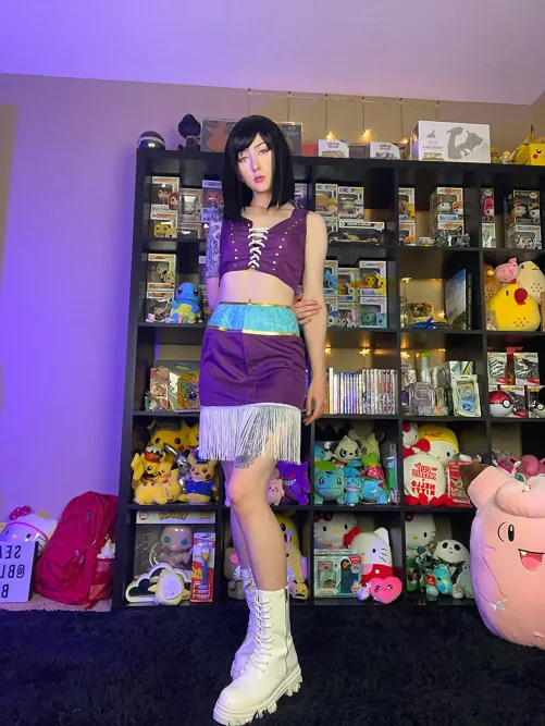 I’m bare under this cosplay 😜