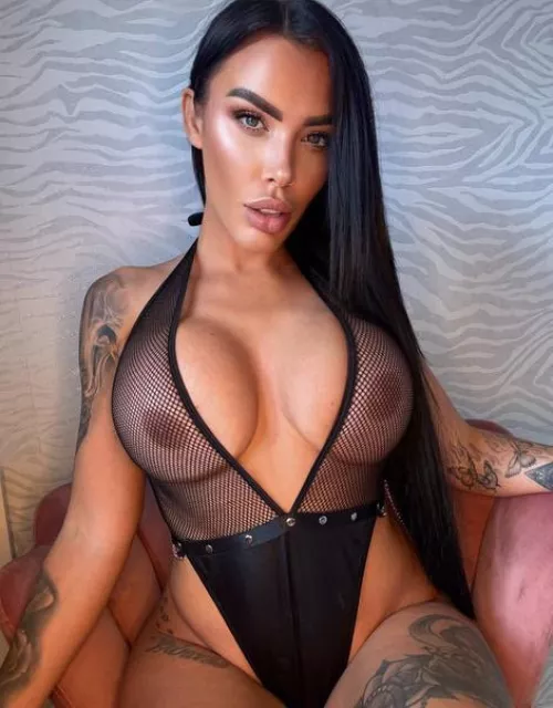 I’m turning into a Bimbo Ftoy and I love it 