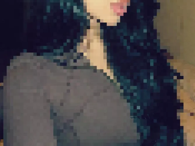 Losers like you, will always be obsessed with girls like me. 