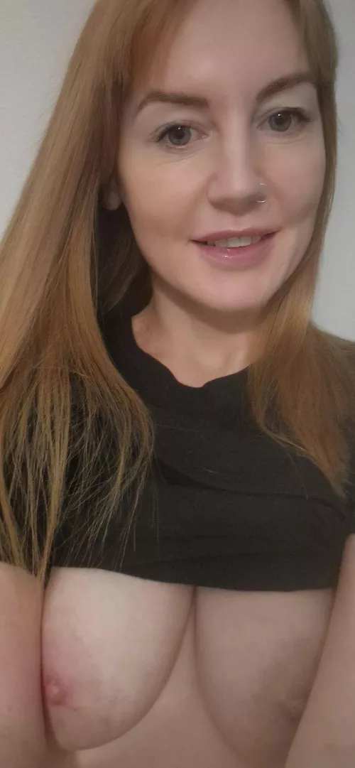 Redhead milf wanting to be your fantasy [NEIGHBORHOODMILF]