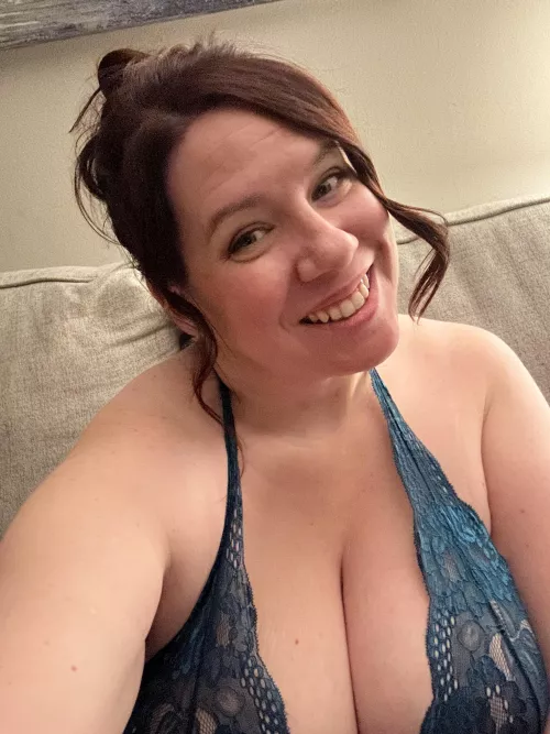 Sunday funday feeling festive in green. Filter free, 42milf with 38Js. Looking to play tonight…