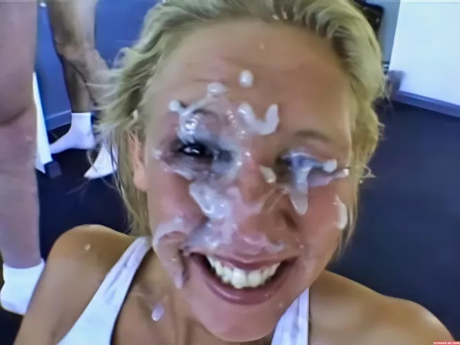 Thick loads makes a hotwife smile