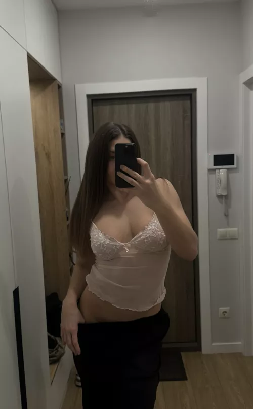 whenever there's a mirror, i'm flexing 