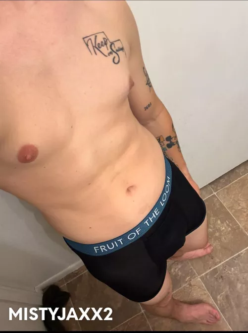 [19] Something in 🖤 tonight?