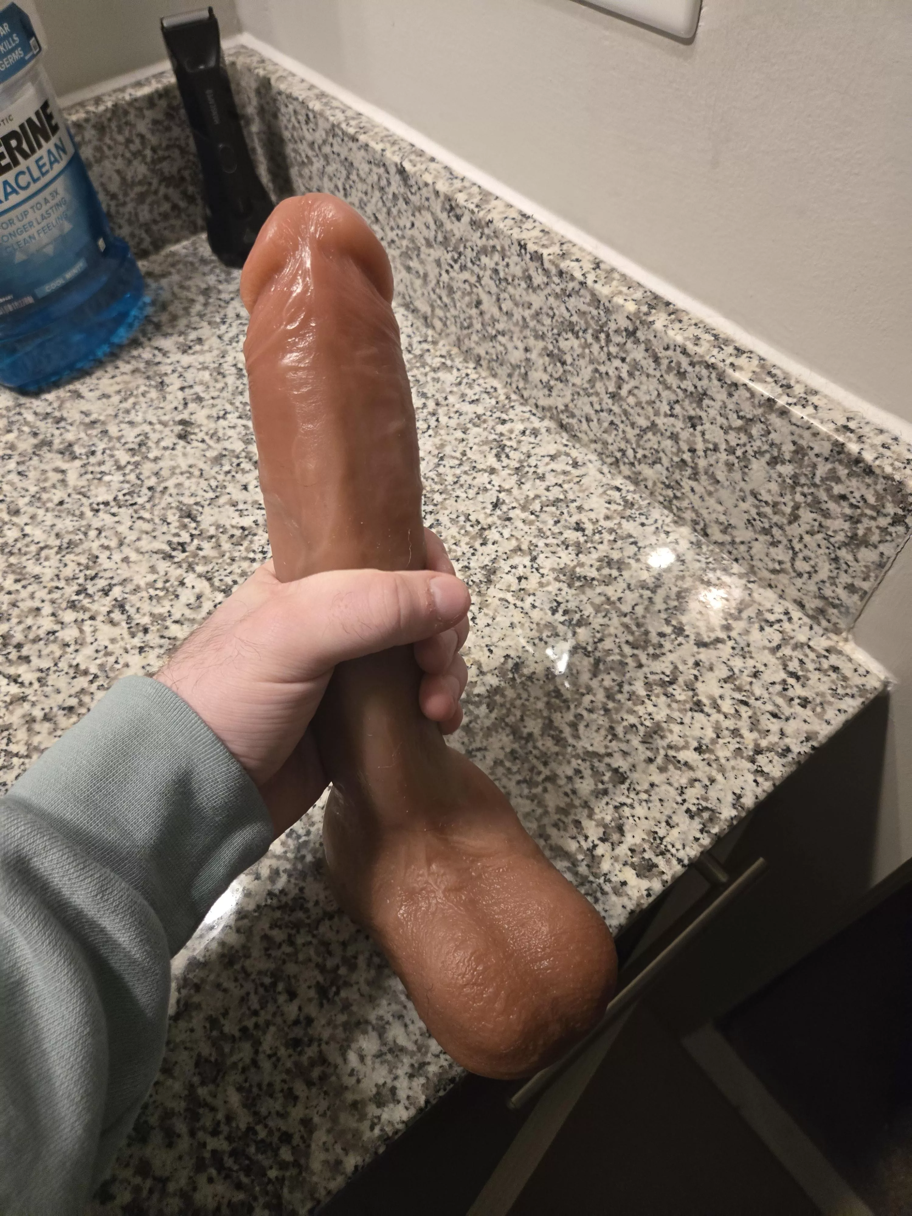 24 [M4M] #Raleigh - Looking for hung guy to throat