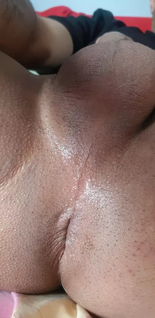 [25] Anyone willing to taste my hole? 