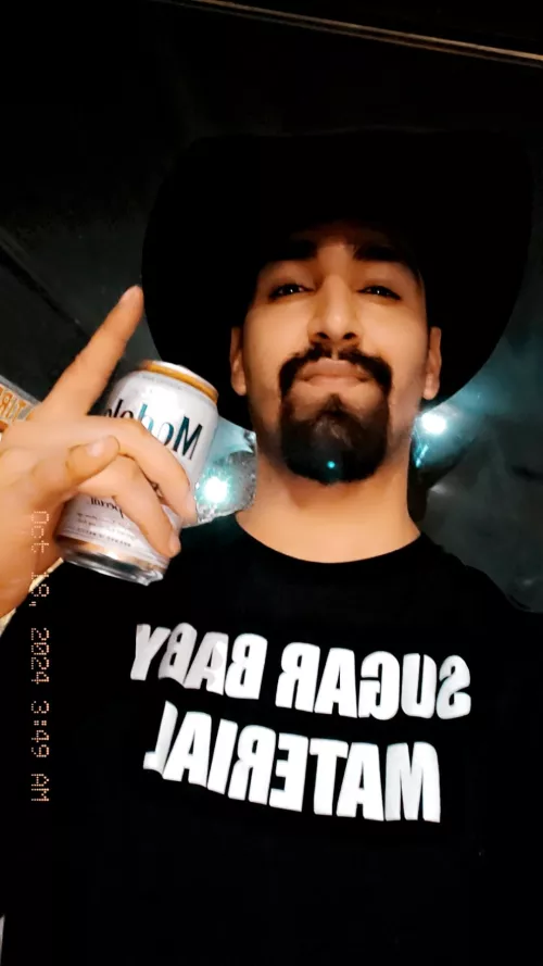 27 [M] years old, 9.5 inches, been in the lifestyle for over 5 year. Respectful, Clean, and non pushy. Message me for more info. Open to alot as well as content. - Therealpeterpiper 