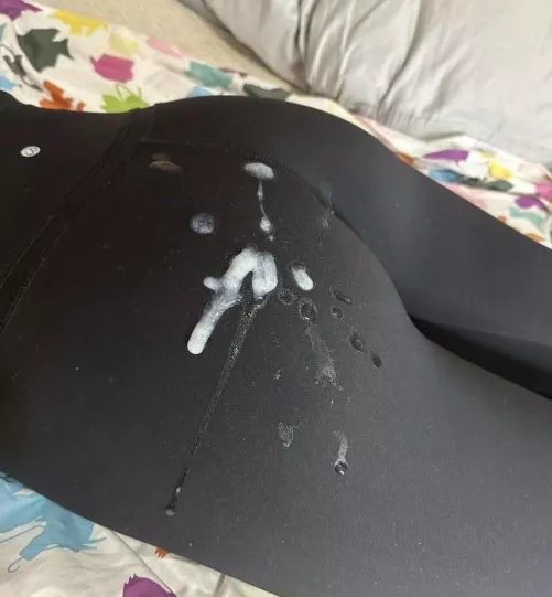 (29)cum tagging my friends leggings 