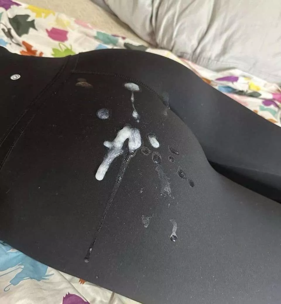 (29)cum tagging my friends leggings 