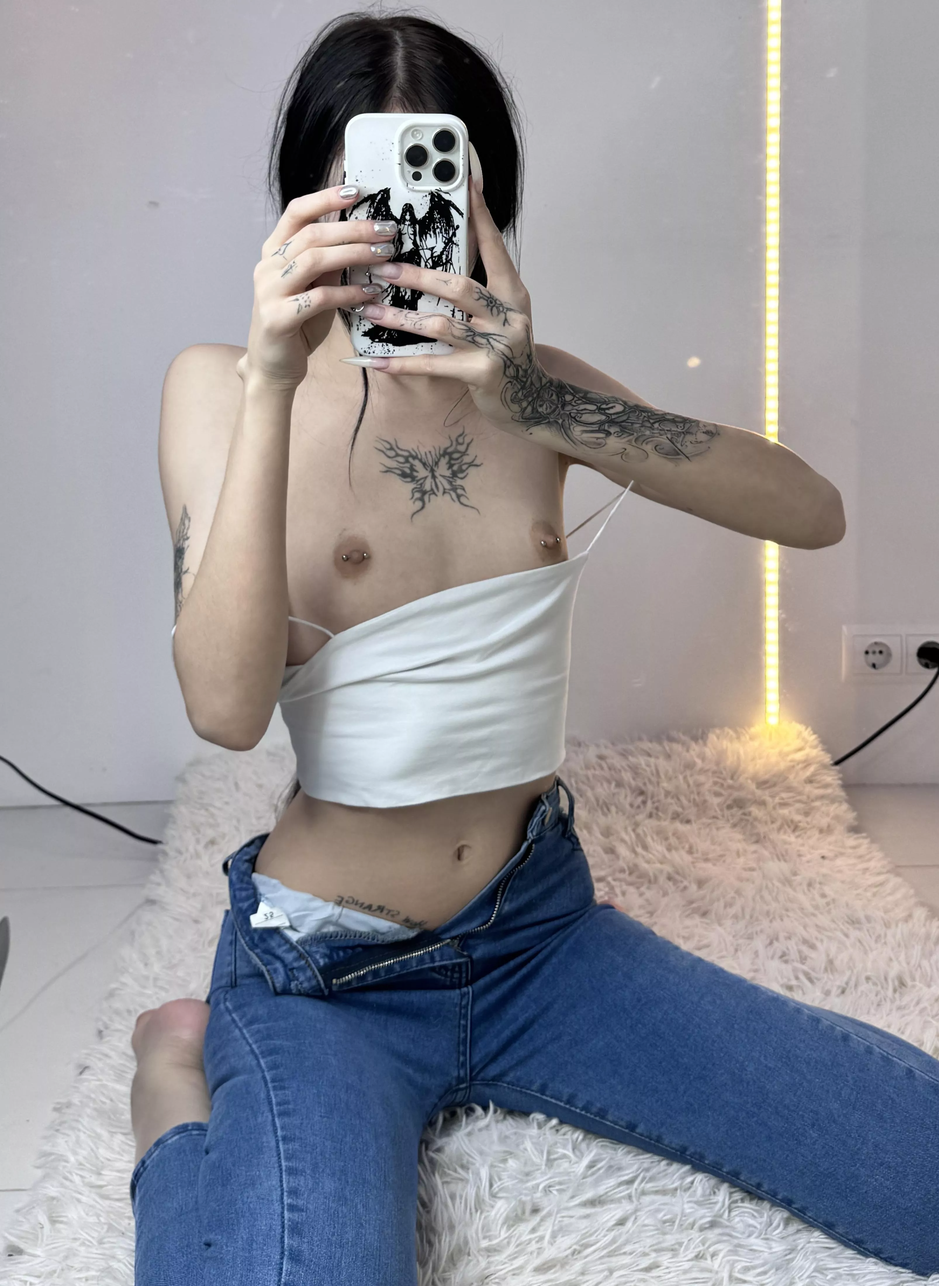 90lbs no tits girl can be attractive for you?