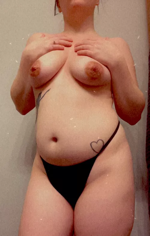 A little mermaid…and man do I get wet 💦😘