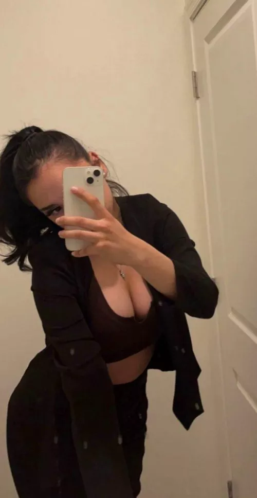 a view so good it should come with a warning🍑