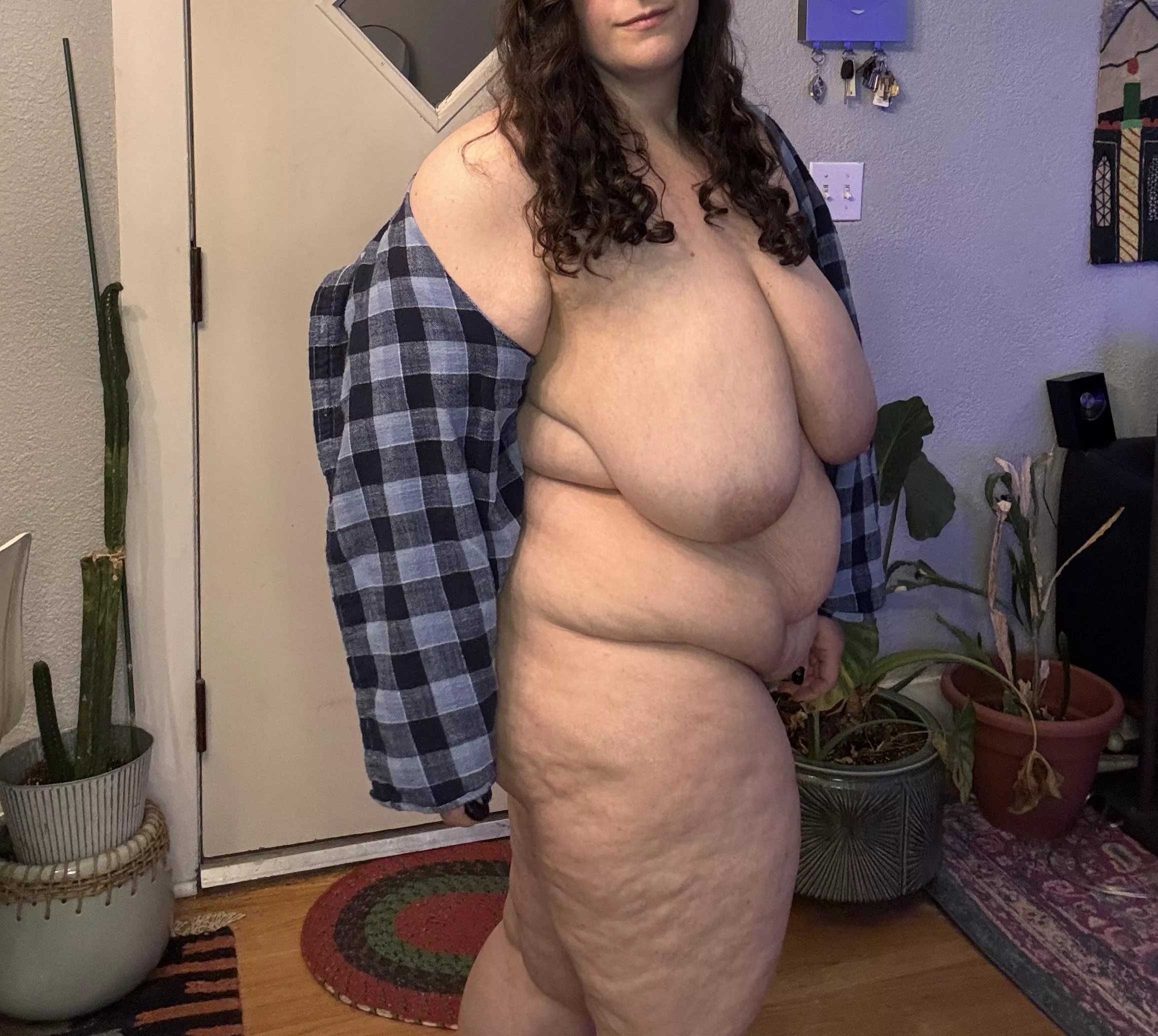 Big belly ✅ Hangers ✅