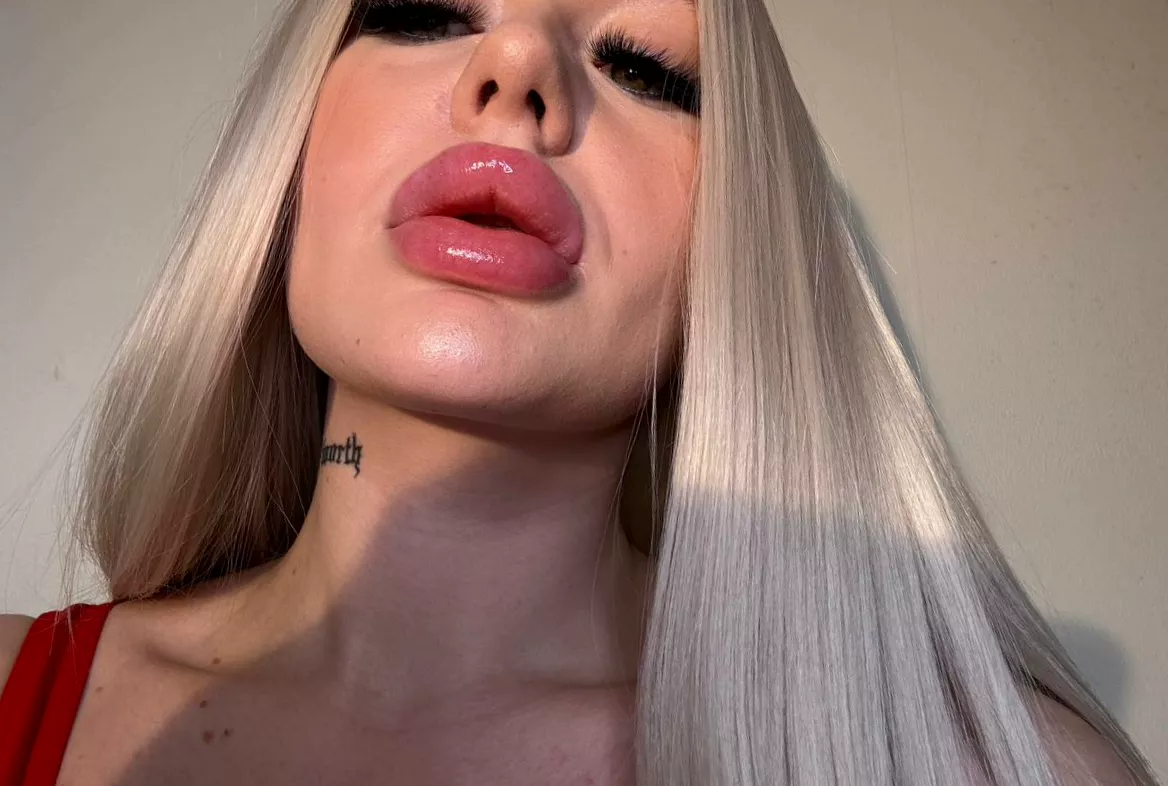 Big lips gives big kisses