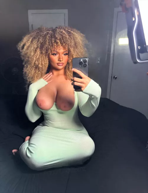 [black x white] Showing off my natural milkers! 