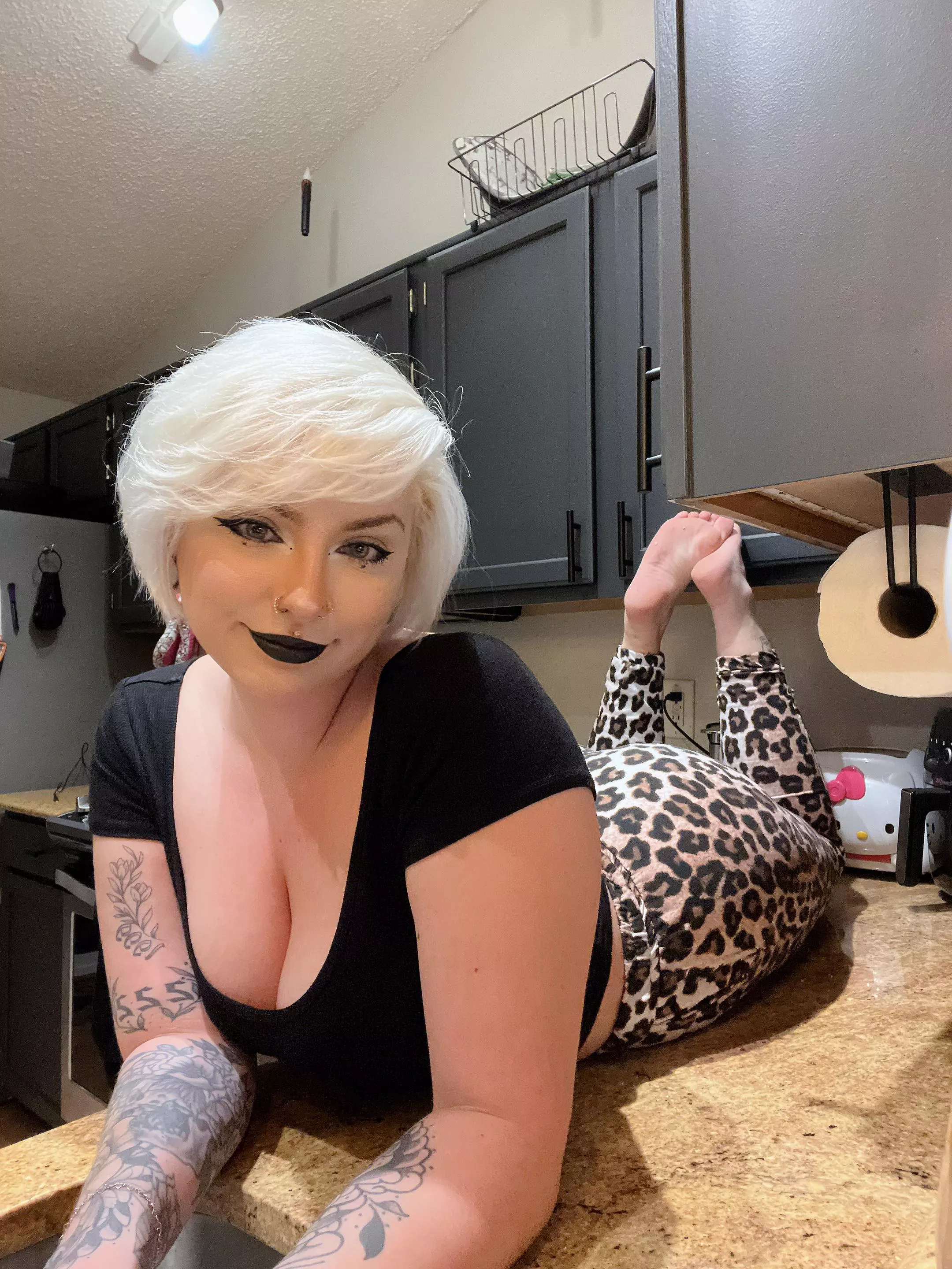 Can I come over and sit on your counters like this? 😋