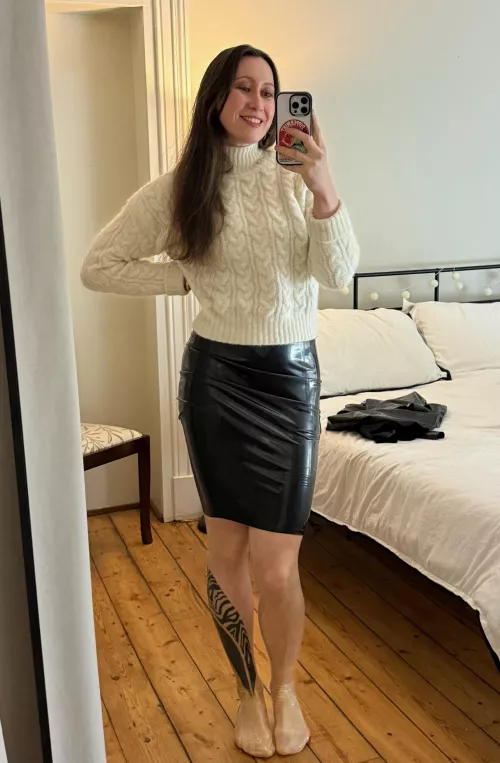 Casual up top, party down below 😈