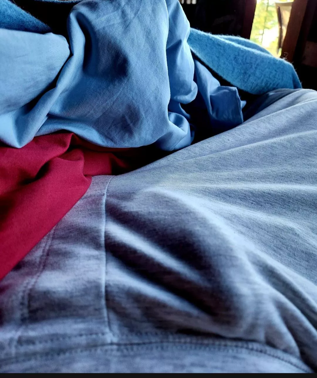 Cold Sunday in Spokane equals sweatpants and football 🏈