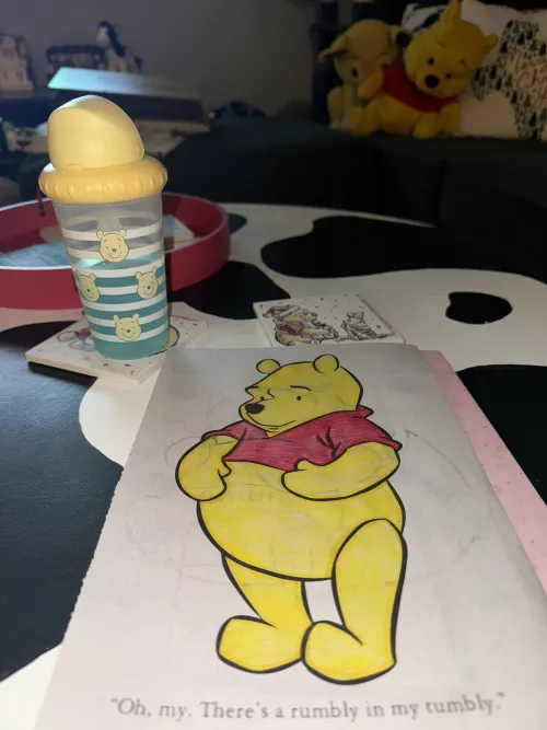 coloring and watching cartoons ❤️🍯🧸